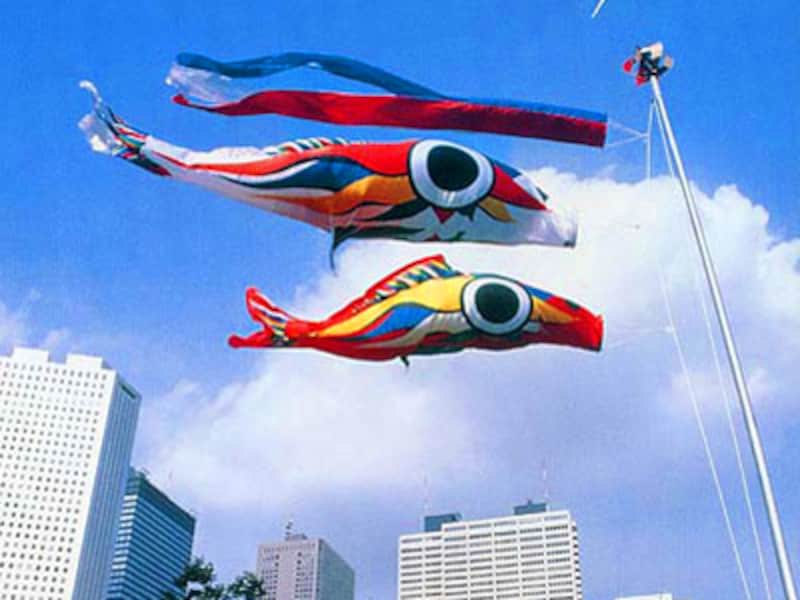 子供の日だけじゃイヤ！岡本太郎作鯉のぼり [暮らしの歳時記] All About