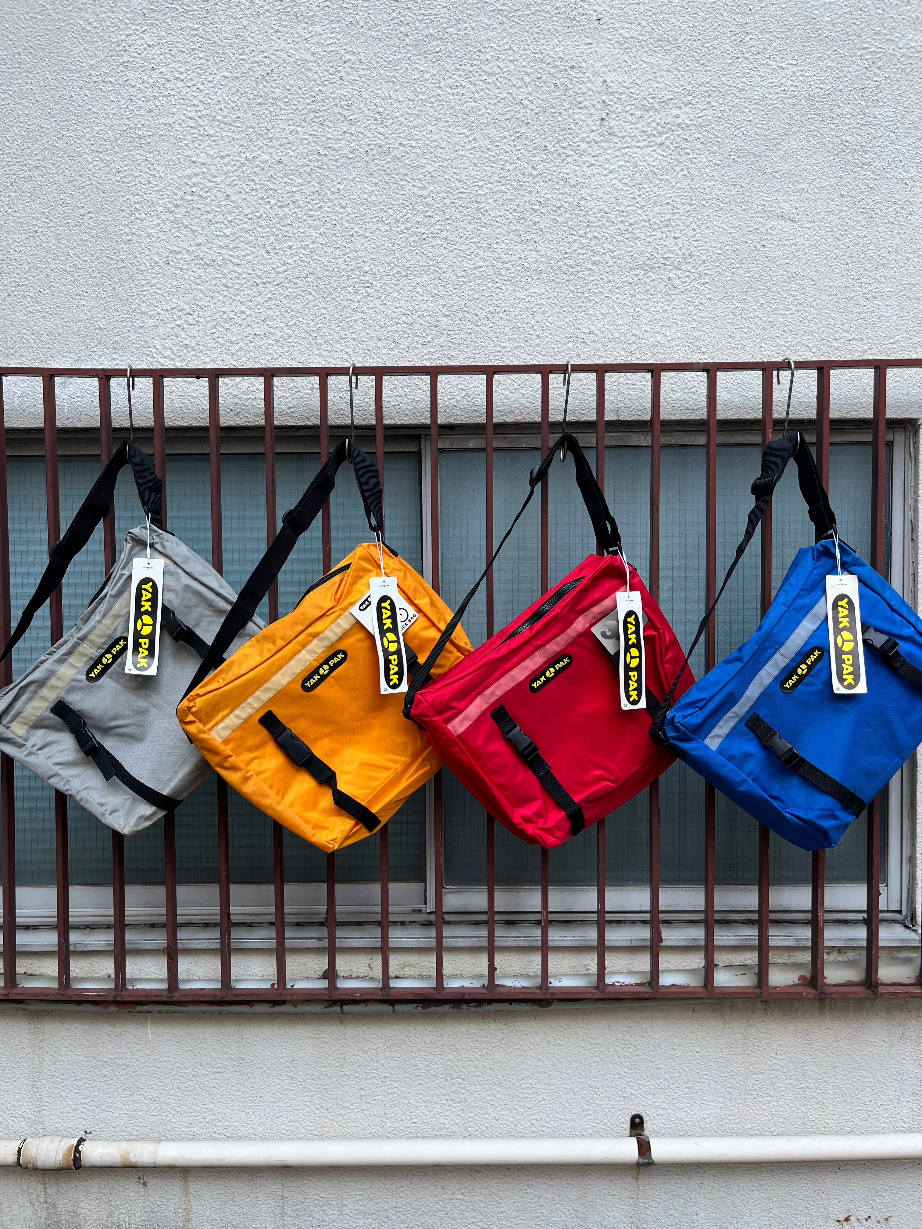 DEAD STOCK ] 90's YAK PAK / MESSENGER BAG – In part