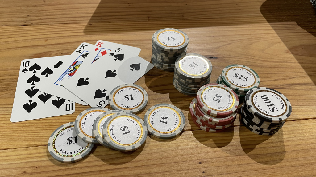 ポーカーチップの選び方 | 素材・枚数・デノミの有無など - インドア