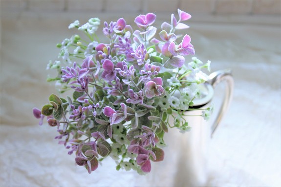 ユーカリと小花のフラワーブーケ（ライラック紫） - フランス