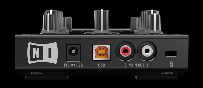 Native Instrumentsが DJミキシングインターフェース「TRAKTOR KONTROL