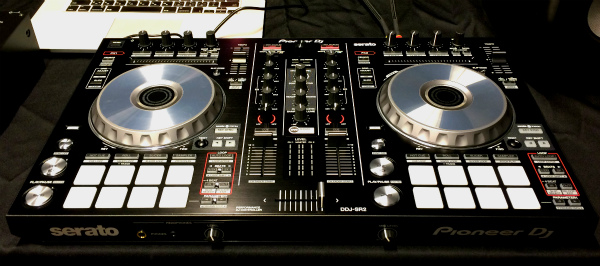Pioneer DJ DDJ-SR2 レビュー！ターンテーブルも繋げるDJ