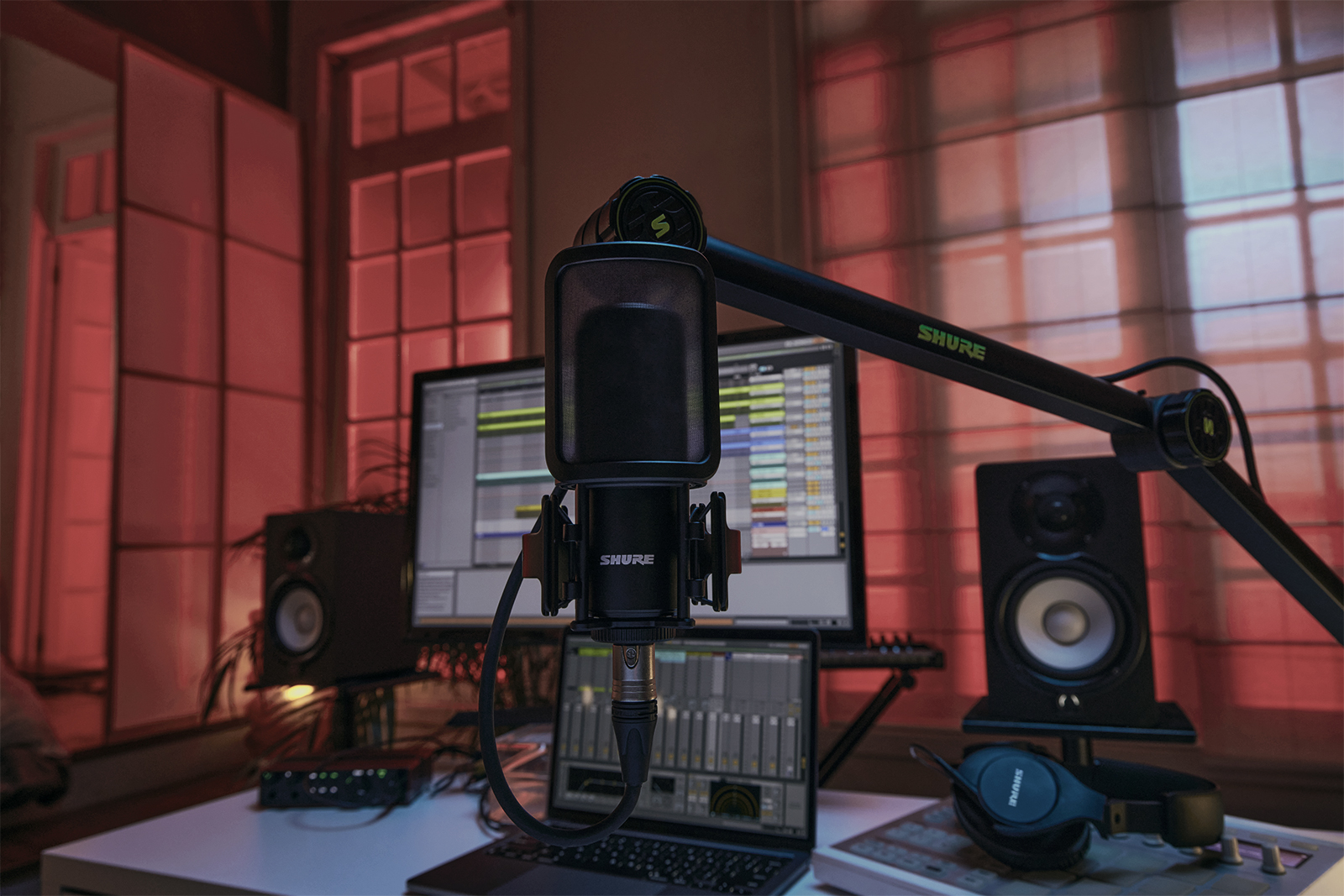 Shure SM4 | ご自宅でのボーカル・楽器録音向けに設計された