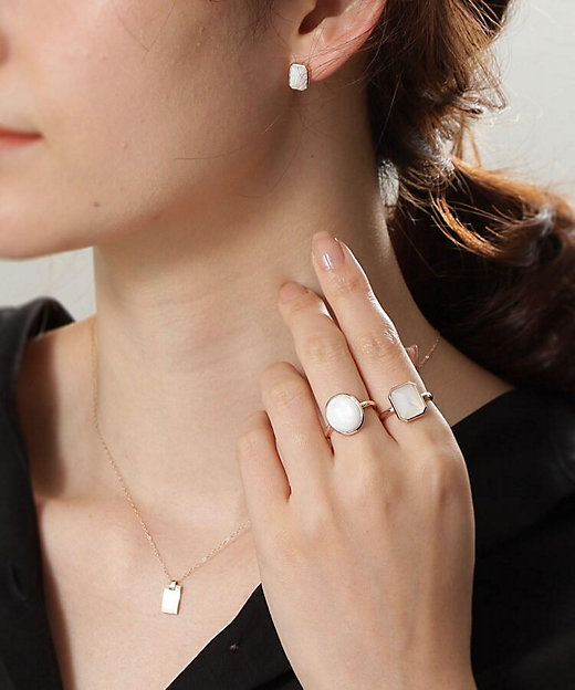 K10カラーストーン（白蝶貝）コーナードスクエアリング