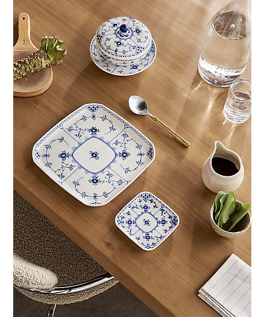 ブルーフルーテッド ハーフレース スモールスクエアディッシュ | ROYAL