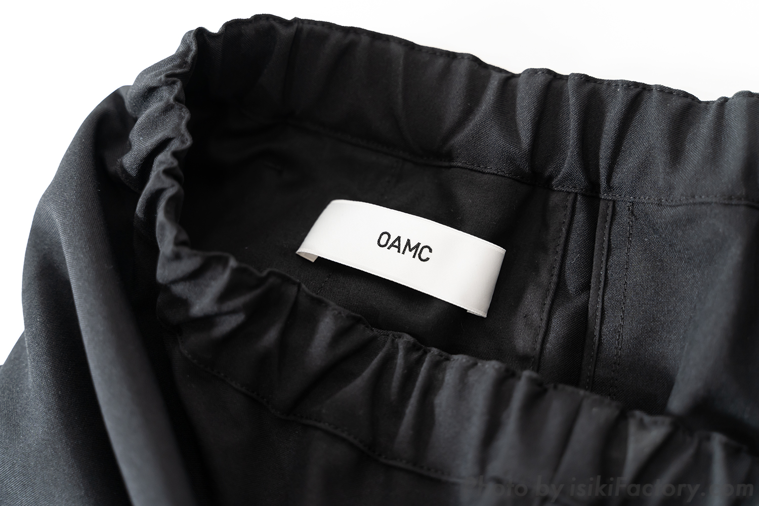究極のハイミニマル。OAMCの定番「ドローコードパンツ」レビュー