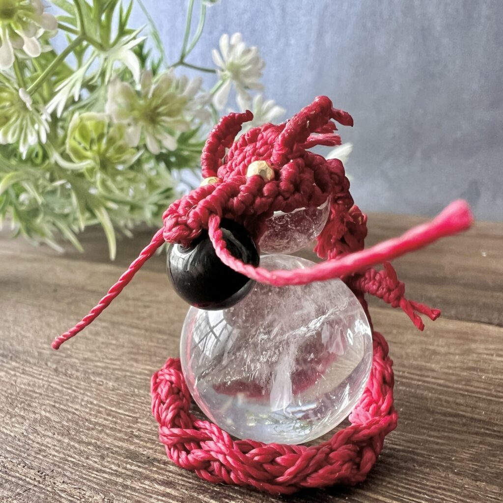 立体マクラメで龍を形に：2024年の特別なアート制作 | irokazari+