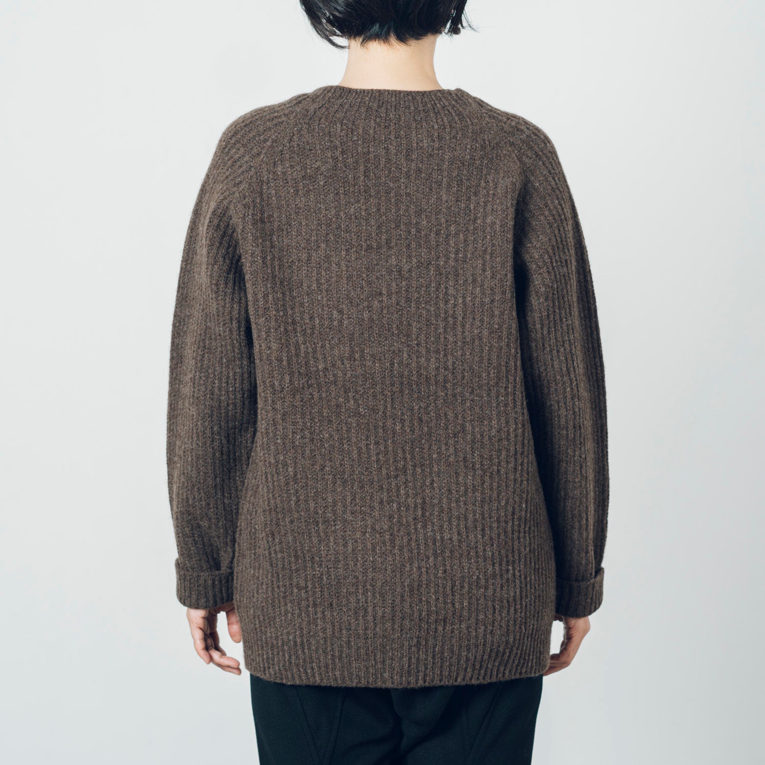 セーターsize2］ブラックメリノ（タスマニアウール）/ ダークブラウン