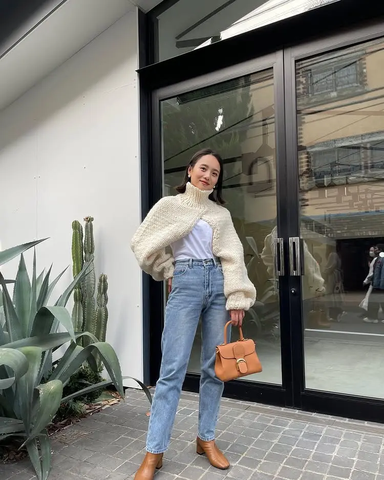 ETRÉ TOKYOの服を着た伊原葵さんのコーデ 私服/衣装/購入先 - Woomy