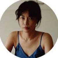 adidas x Gucciのアイテムを着用した芸能人の私服、衣装: 1ページ目