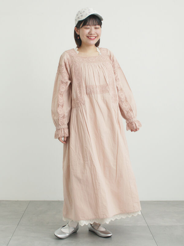 ローズ柄レーススクエアネックワンピース（オフホワイト/ブラック