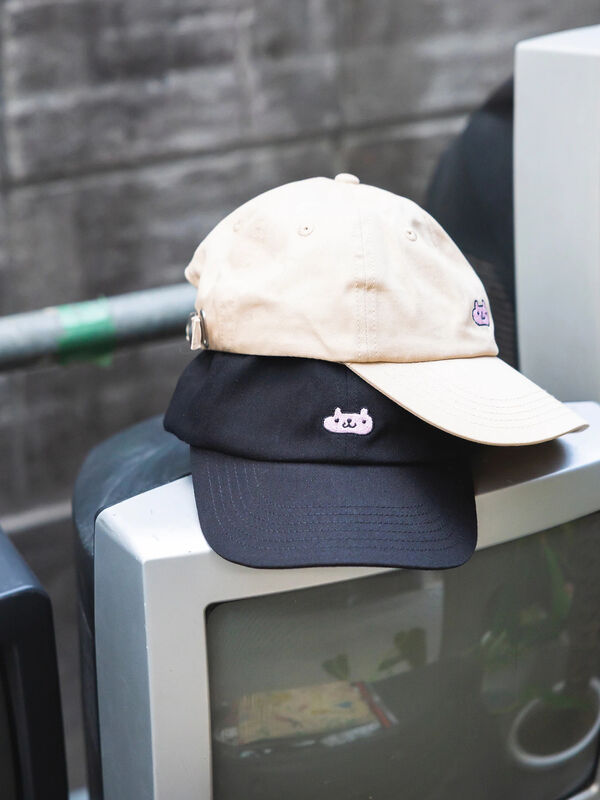 セール】 エイミーちゃん刺繍キャップ（ブラック/ベージュ