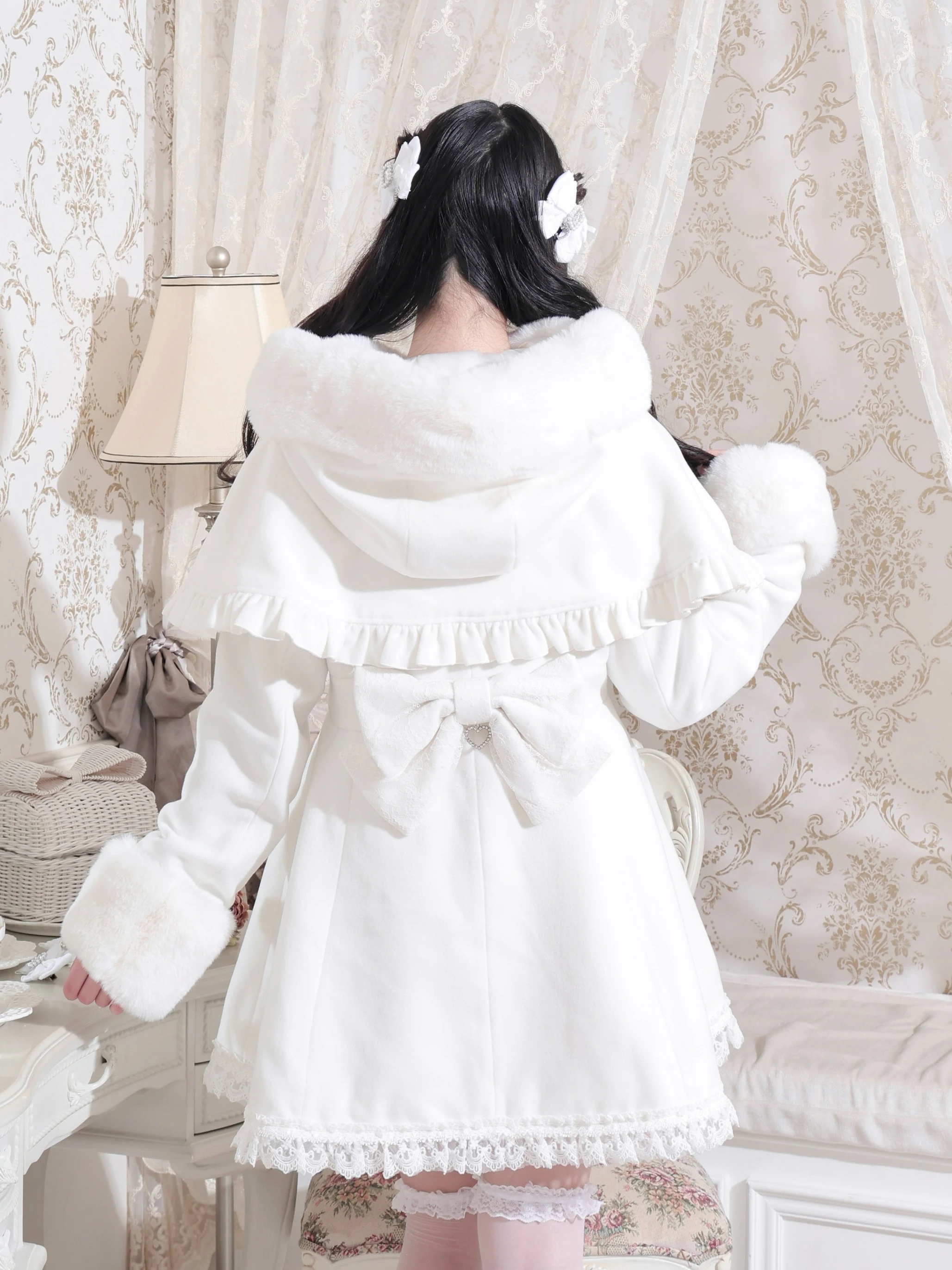 ケープフリルドーリーフレアコート（コート｜オフホワイト・ピンク・黒