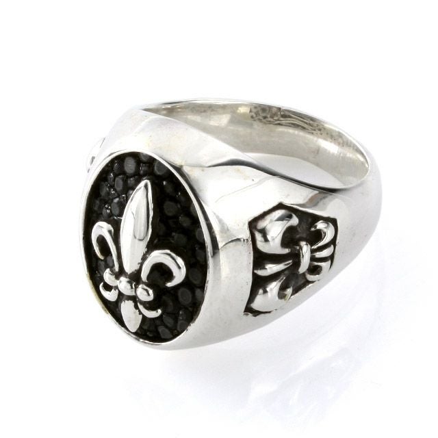 レザーズアンドトレジャーズ スモール スペシャル エディション リング