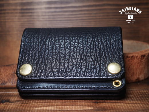 TRWS-SH シャークスキンのショートトラッカーウォレット