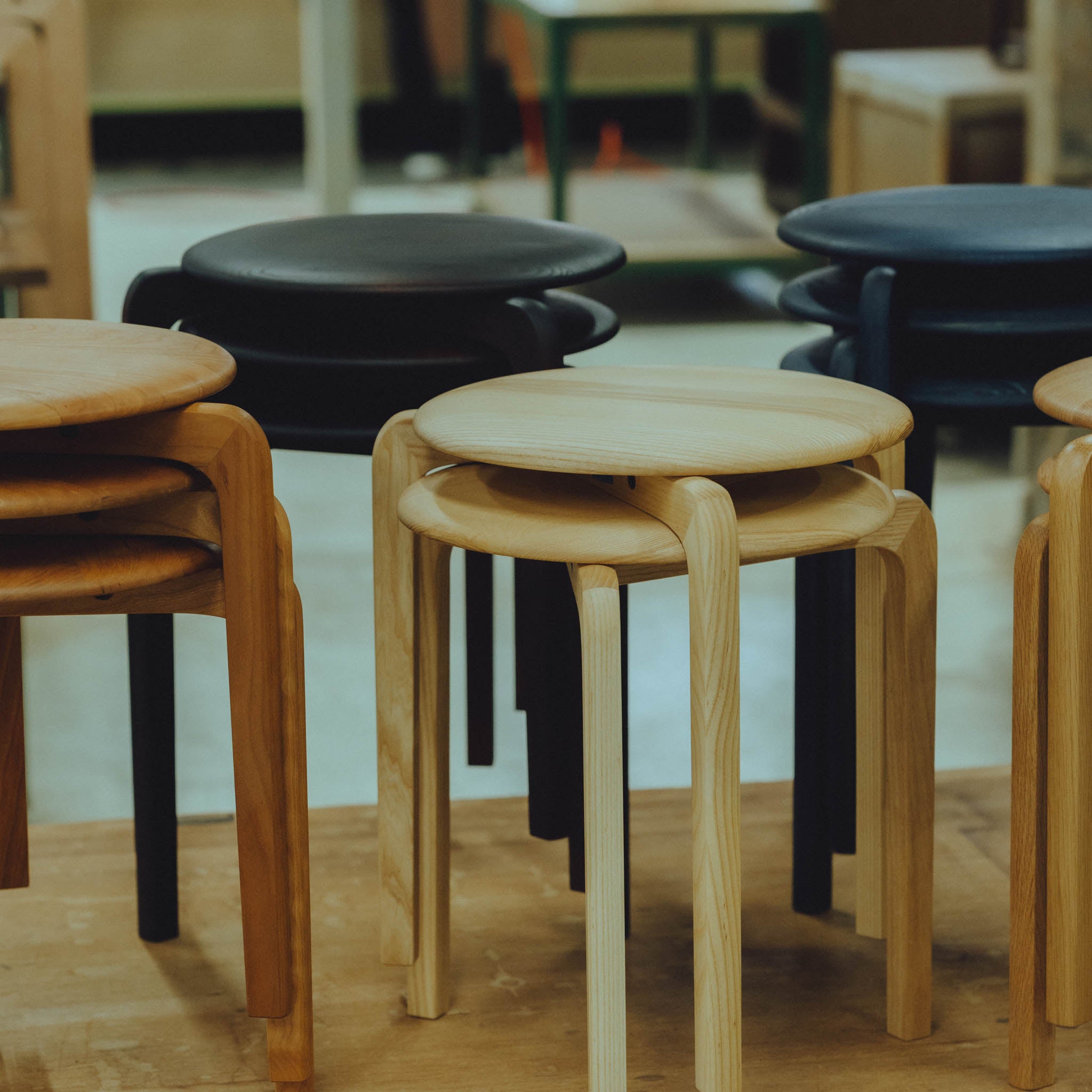 木工家具 スツール | LISCIO Stool | 柿渋染 | DENTO