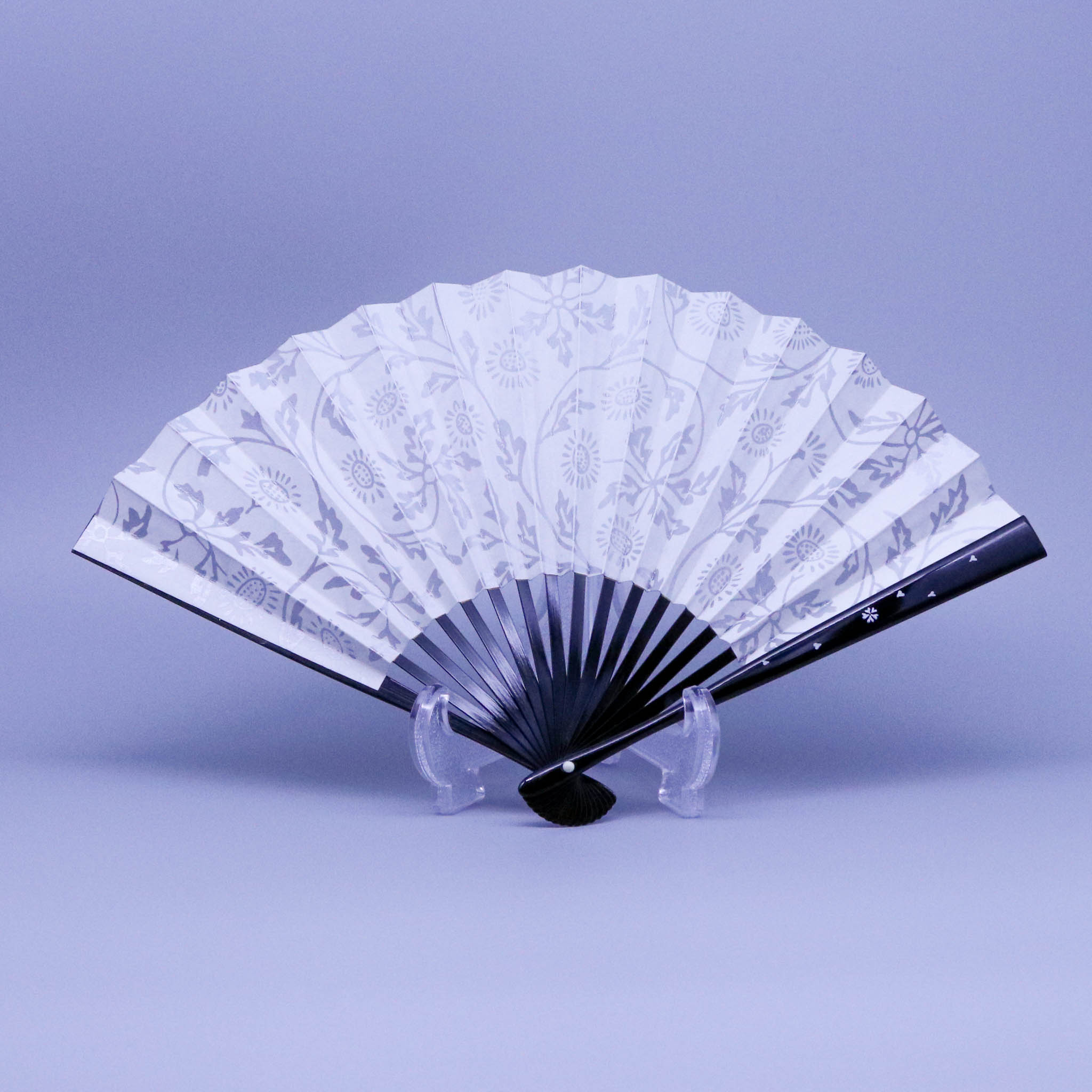 江戸扇子 | 菊唐草 銀 | 女持 黒塗P | 雲錦堂 深津
