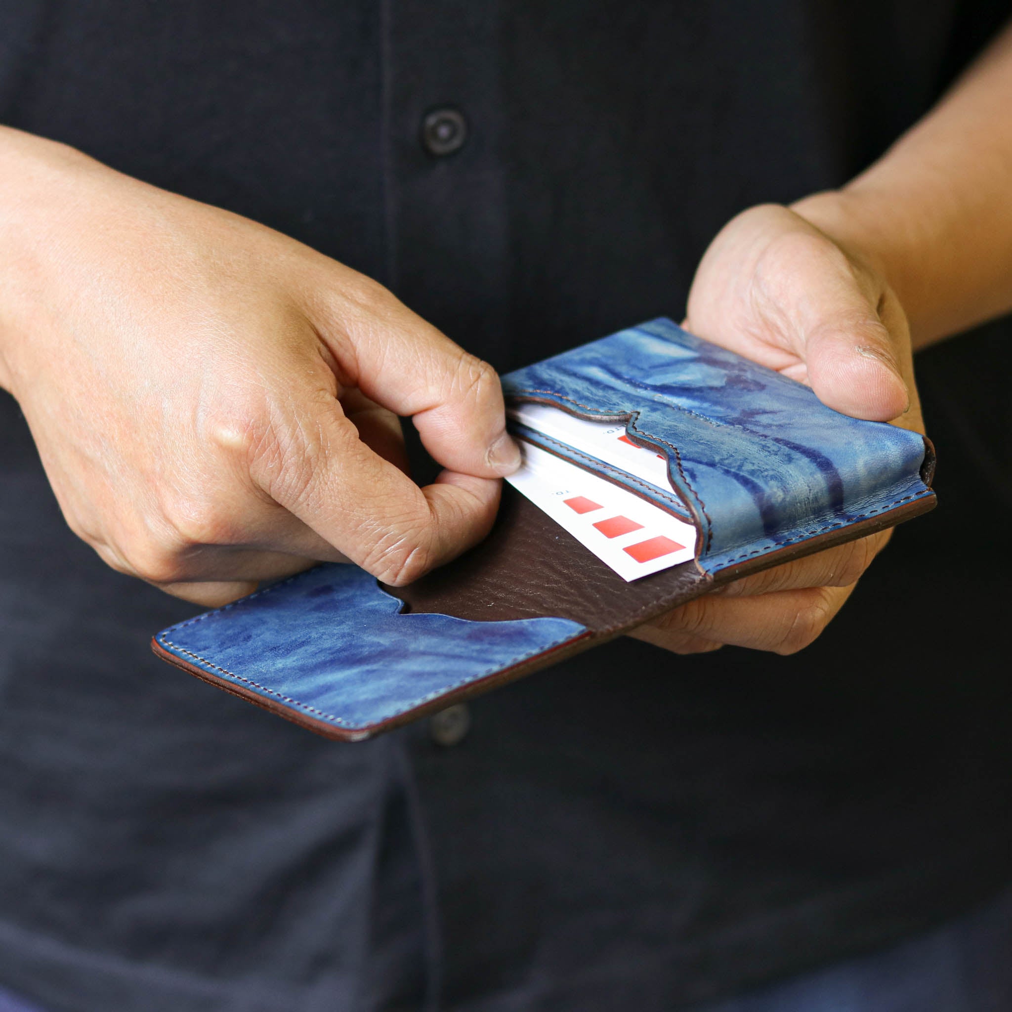 福山レザー 名刺入れ | テテ | 瀬戸内の空 薄藍 | サード