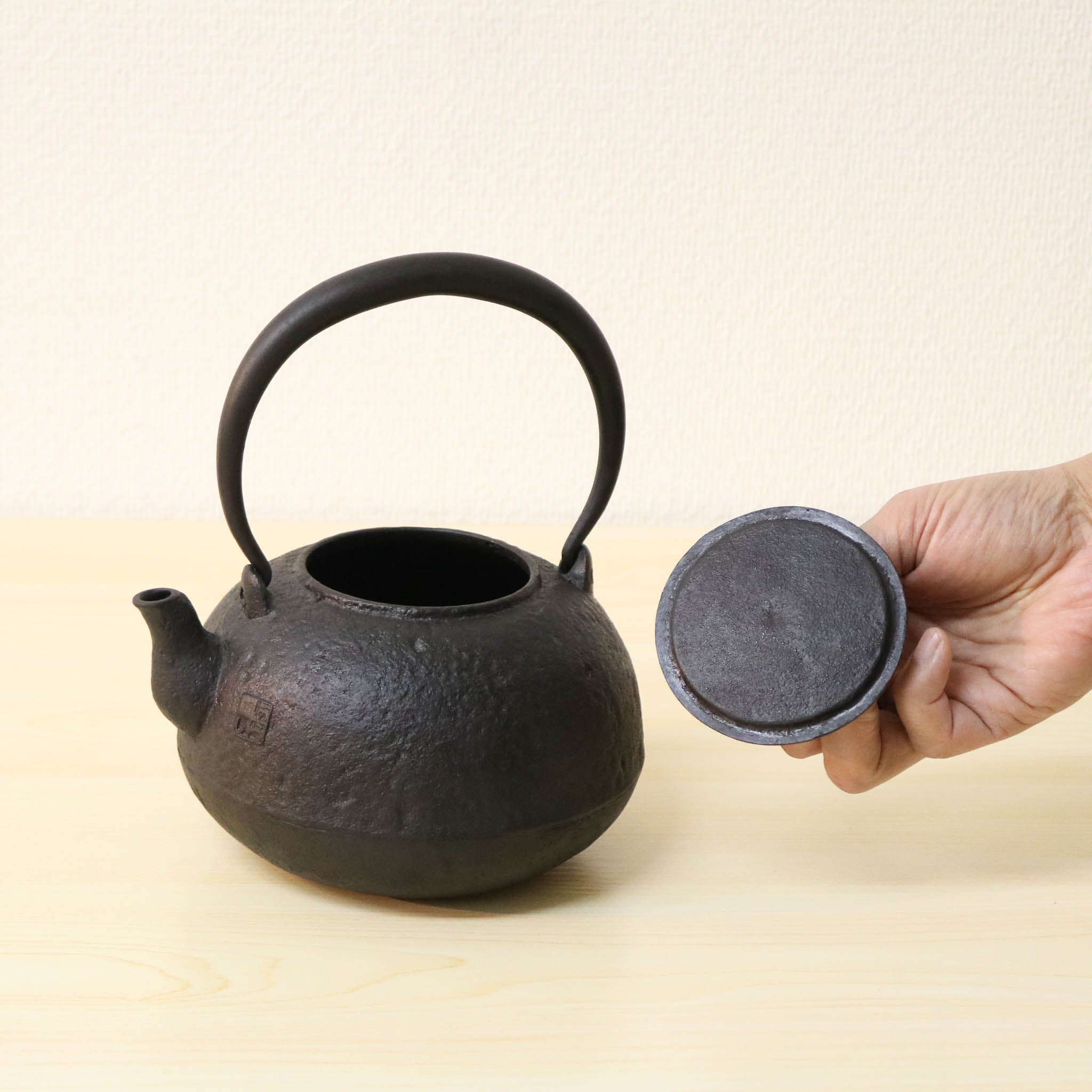 山形鋳物 鉄瓶 | 尻張 | 8号 | あらい工房