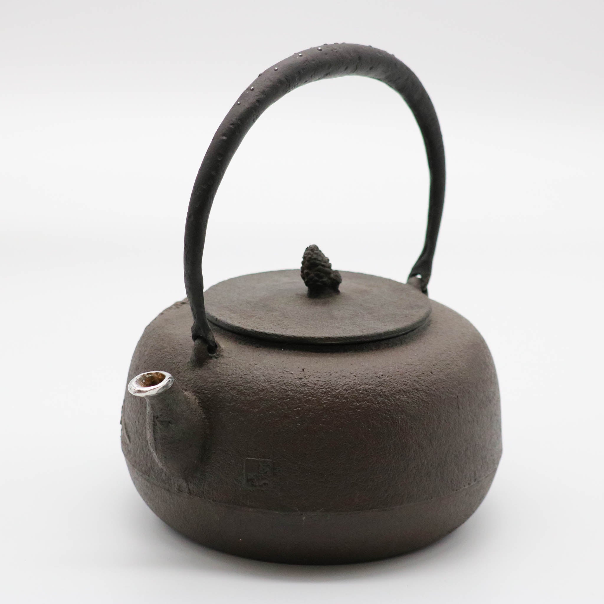 山形鋳物 鉄瓶 | 平丸 老松 金彩 | 10号 | あらい工房