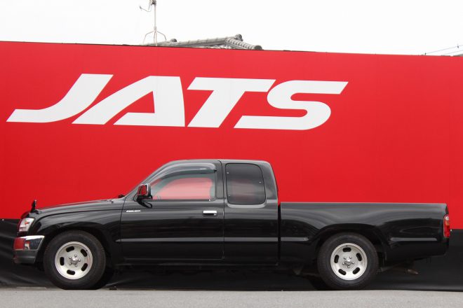 152型ハイラックスに角目へッドライト、ローダウンをしたのでご紹介し