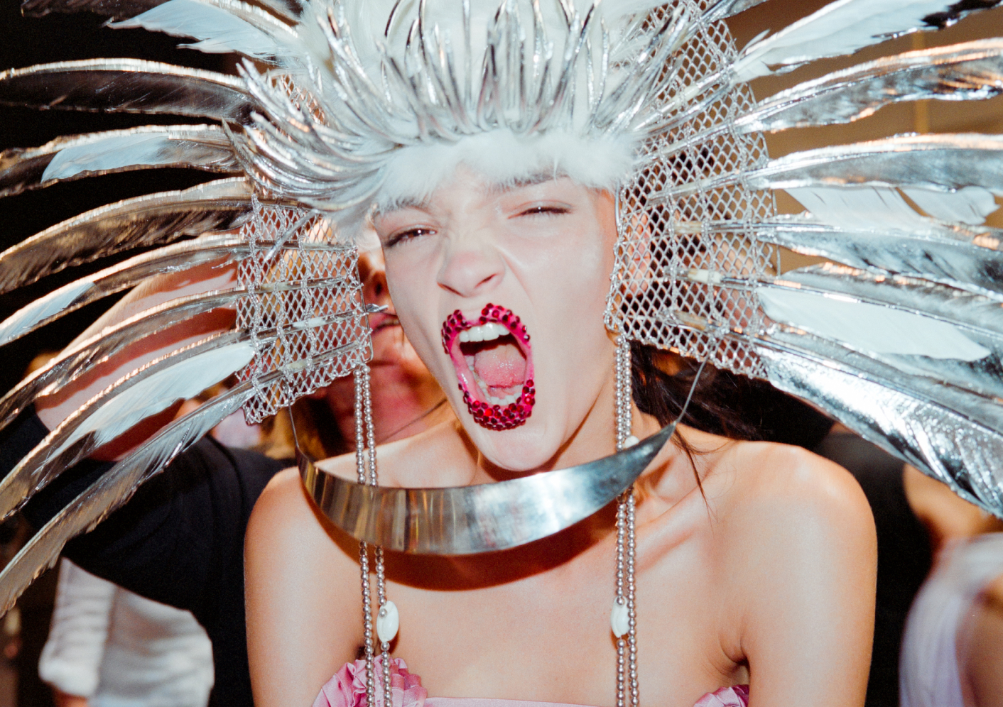 映画『ジョン・ガリアーノ 世界一愚かな天才デザイナー』公式サイト