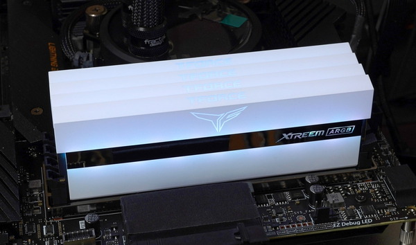 Team T-FORCE Xtreem ARGB WHITE DDR4」をレビュー。4枚組み64GB容量で