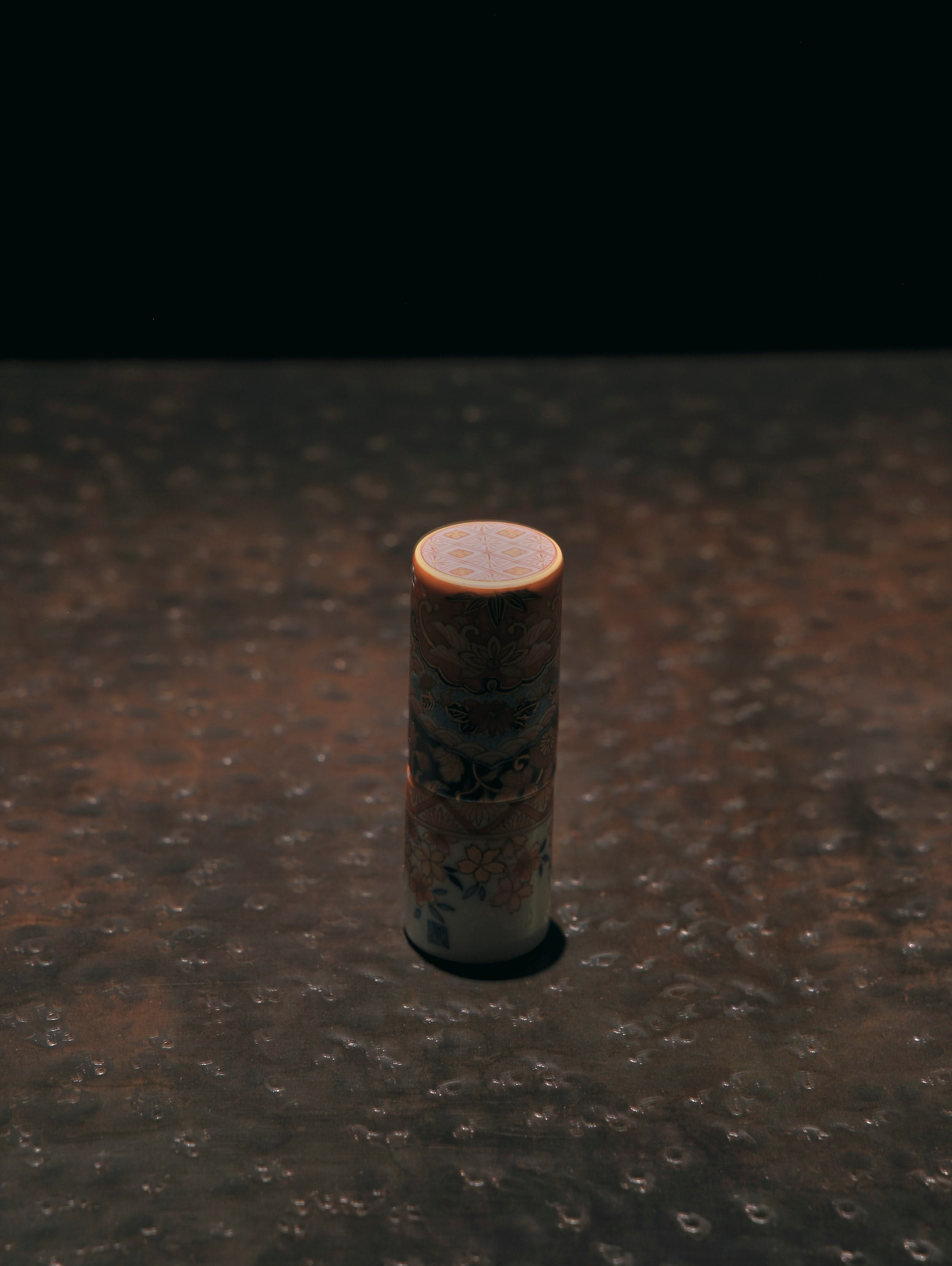 JSELF × 畑萬陶苑 古伊万里調 金彩桜菊唐花文 Lipstick Case