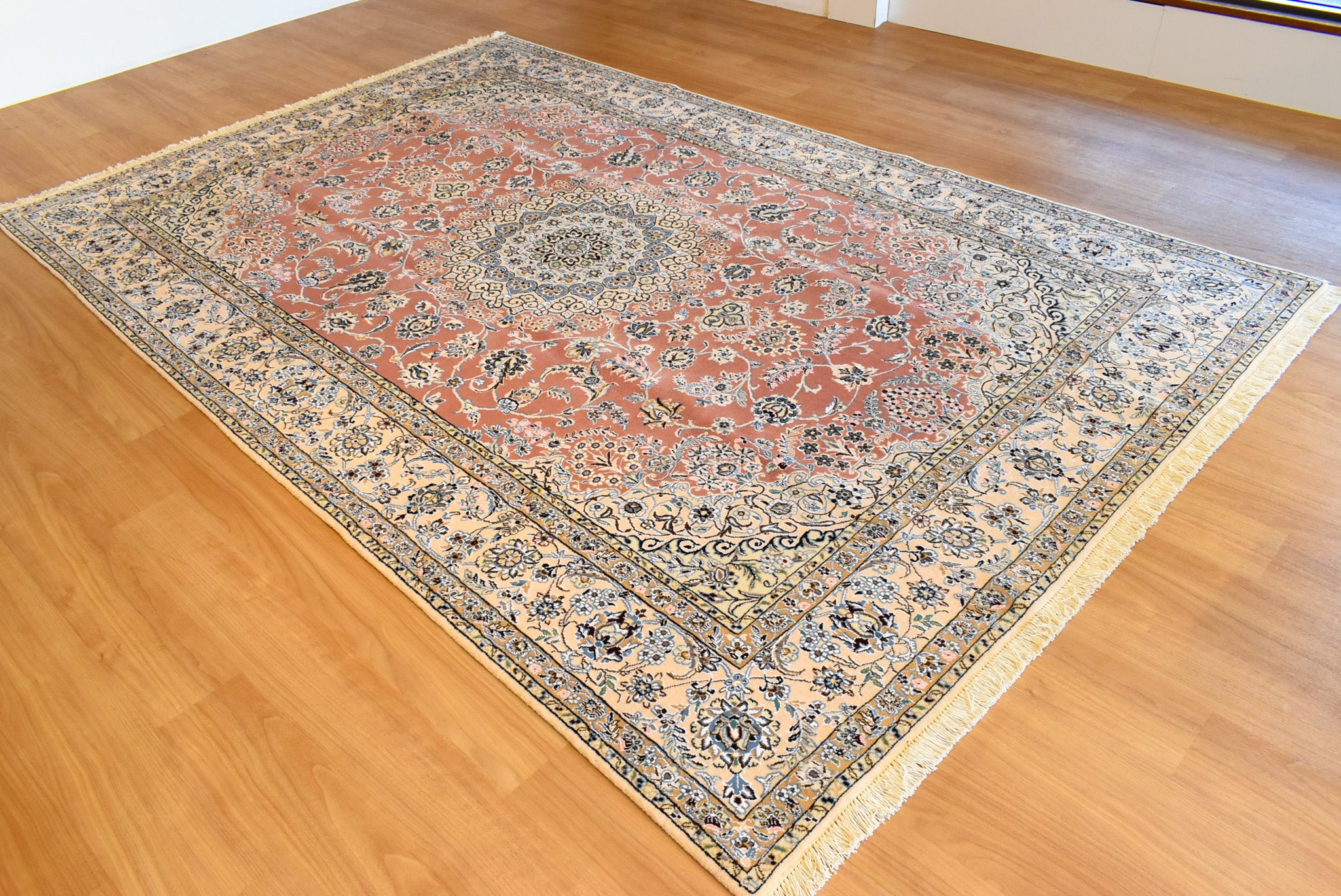 ペルシャ絨毯 イラン ナイン産リビングサイズ 200×307