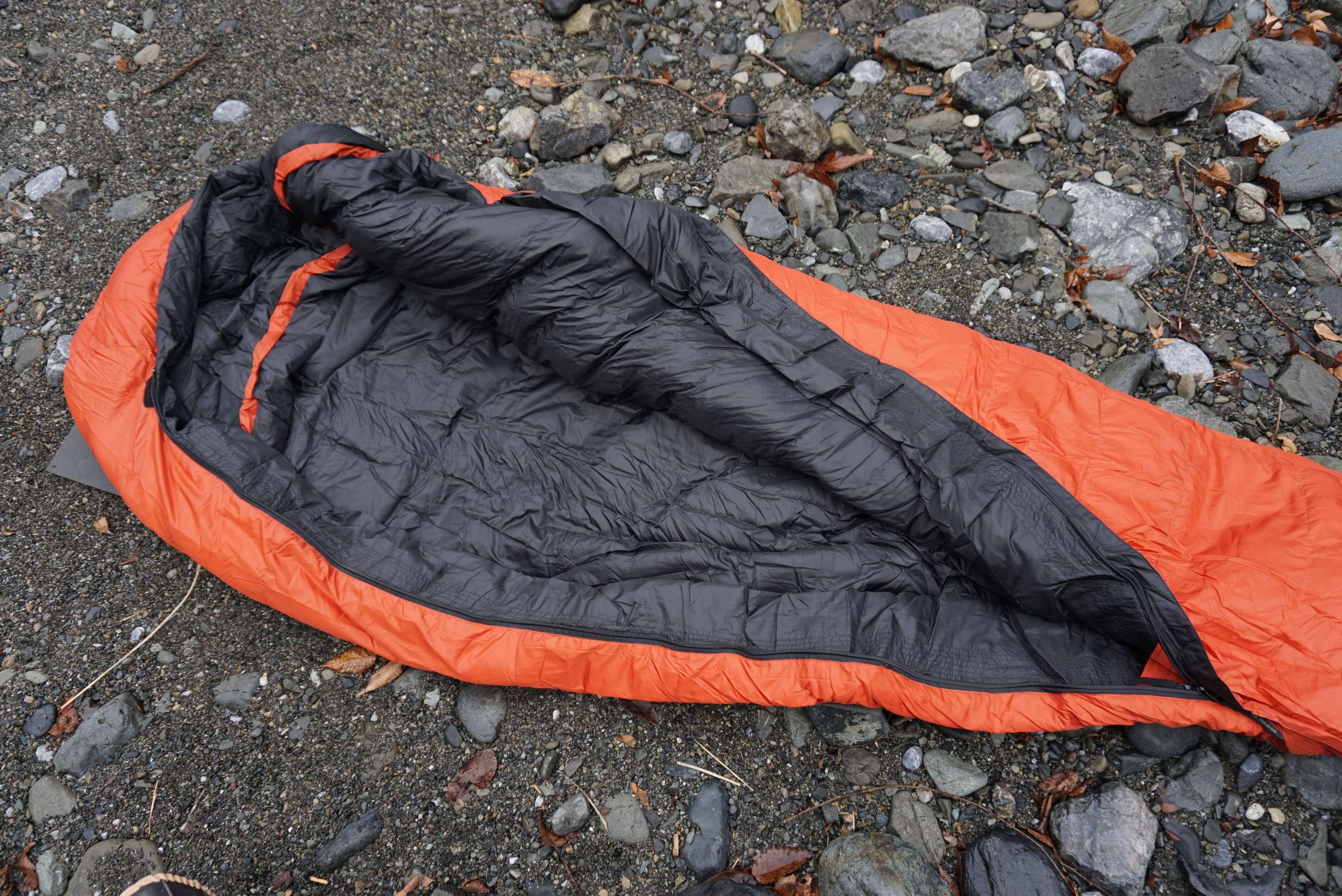 冬キャンプ用のシュラフ ISUKA（イスカ） ダウンプラスデナリ900