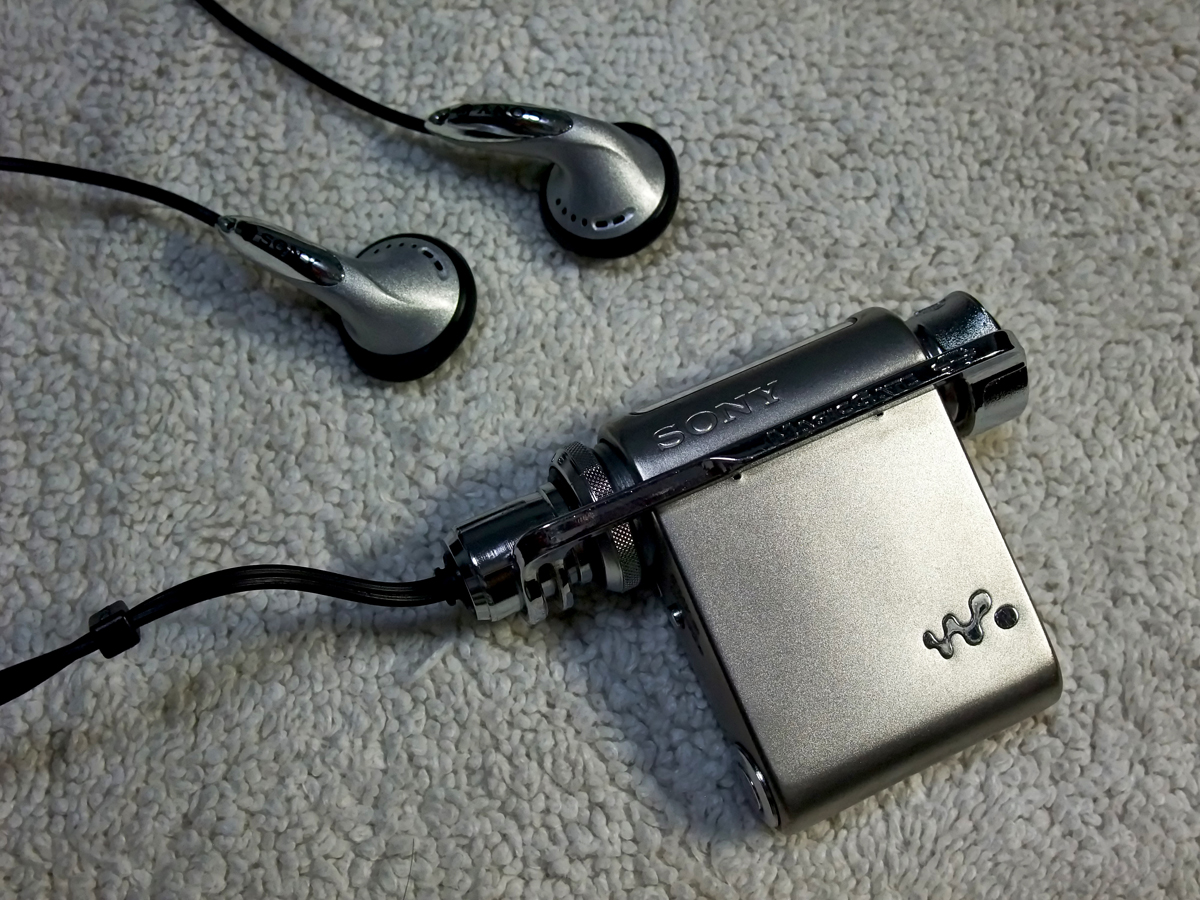 思い出家電】ソニーの「ネットワークウォークマン NW-MS70D」 - 家電Watch