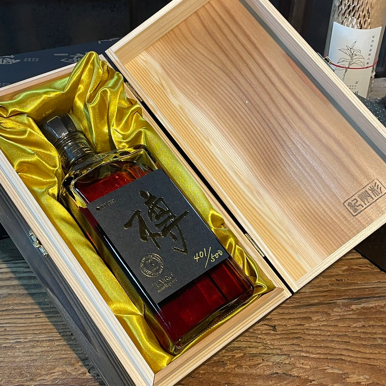 2017年度樽仕込み 紀州南高 完熟梅酒 樽 五年熟成 720ml – 本と酒 鍛冶六