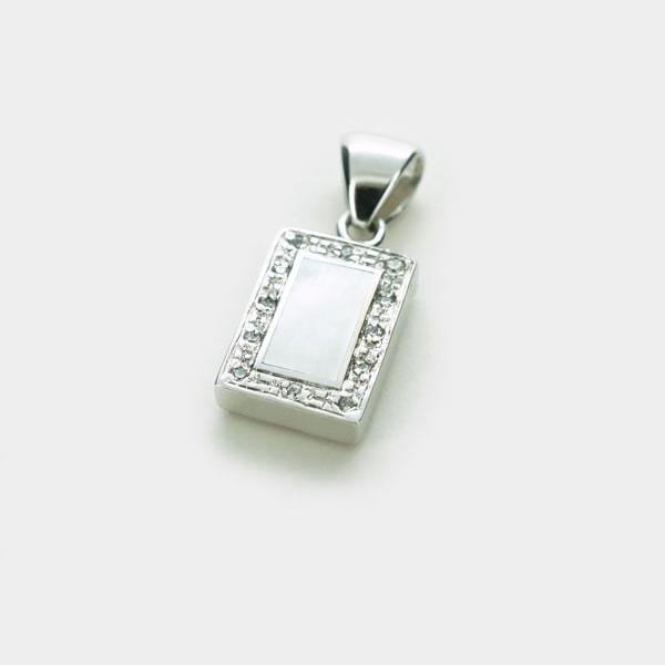 K18ホワイトゴールド キュービックジルコニア ペンダントトップ