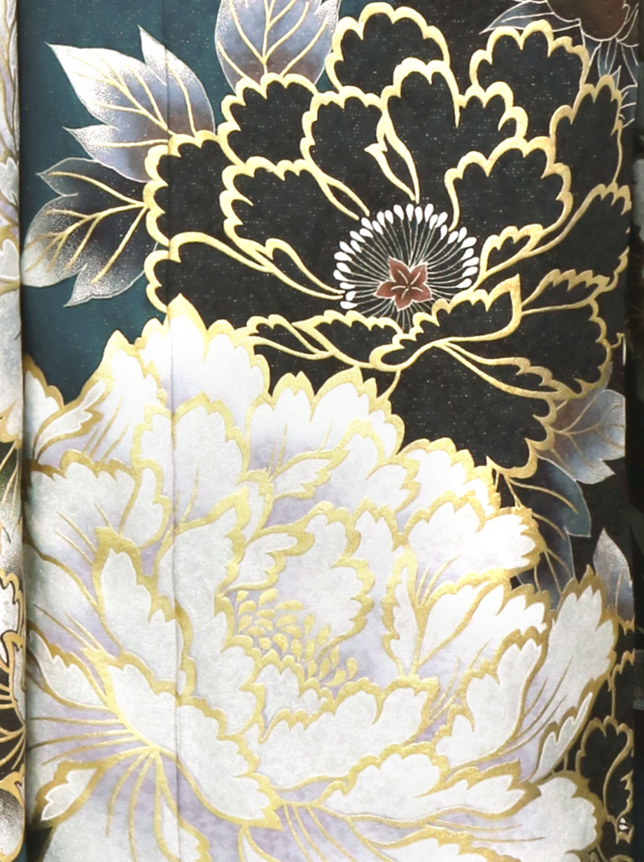 鉄納戸と黒地に金糸の牡丹の振袖／標準サイズ | 宅配着物レンタルの