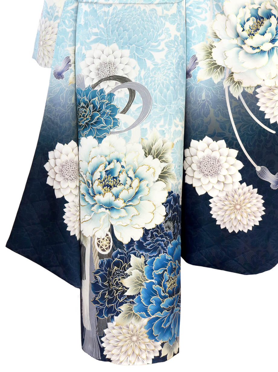 振袖レンタル／《華徒然》白地に淡い菊、青色の牡丹の振袖／標準サイズ