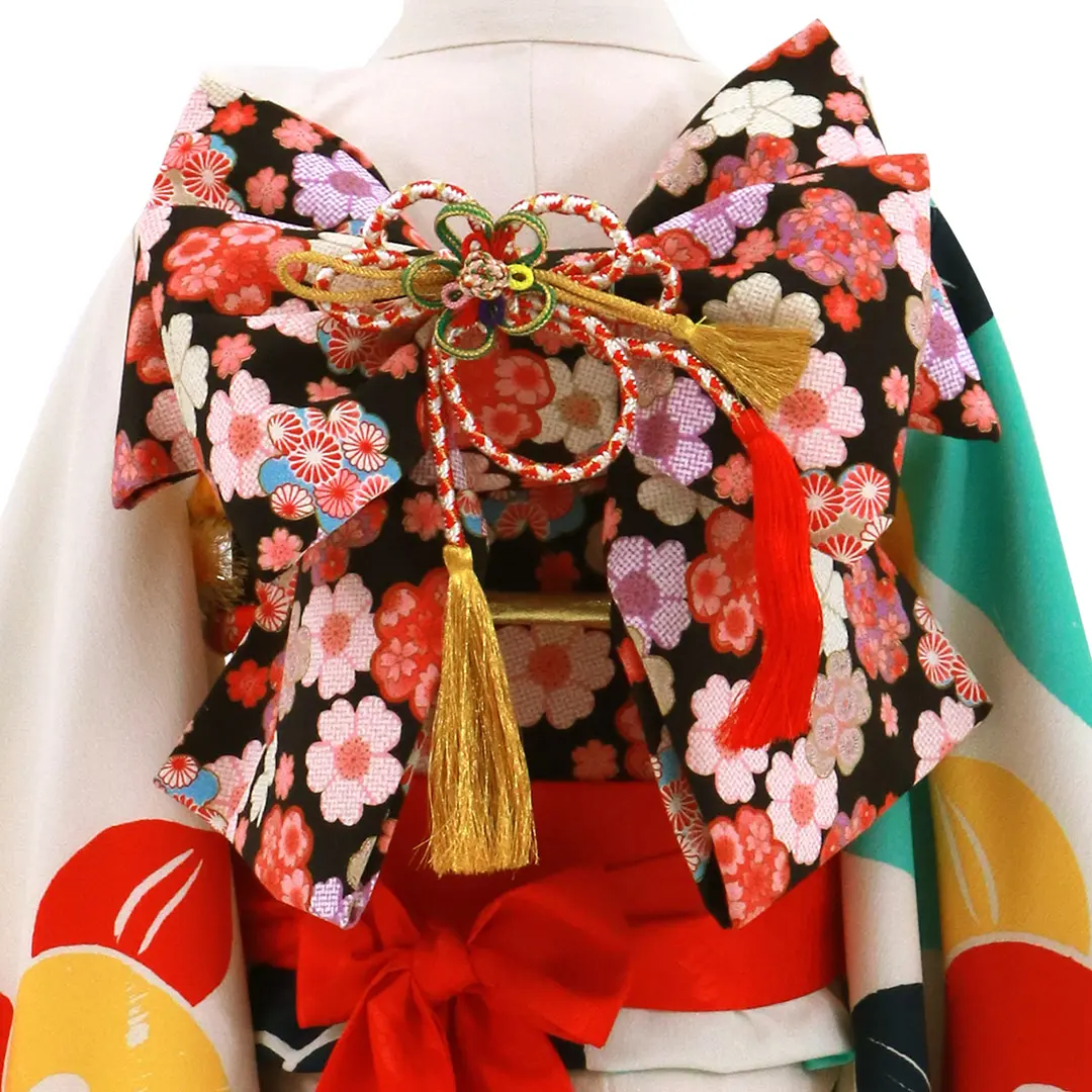 アイボリー地に橘とエ霞の着物／七五三・七歳女の子 | 宅配着物