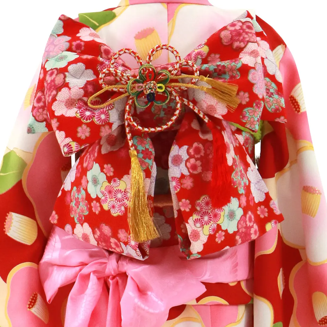 クリーム地にピンクや赤のレトロ椿の着物／七五三・七歳女の子 | 宅配