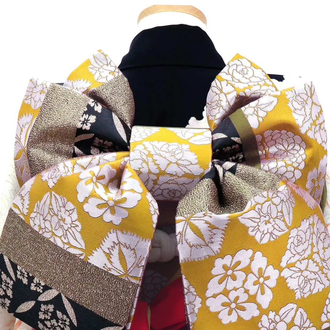 芸艸堂》大輪の牡丹と菊の着物（黒）／七五三・七歳女の子 | 宅配着物