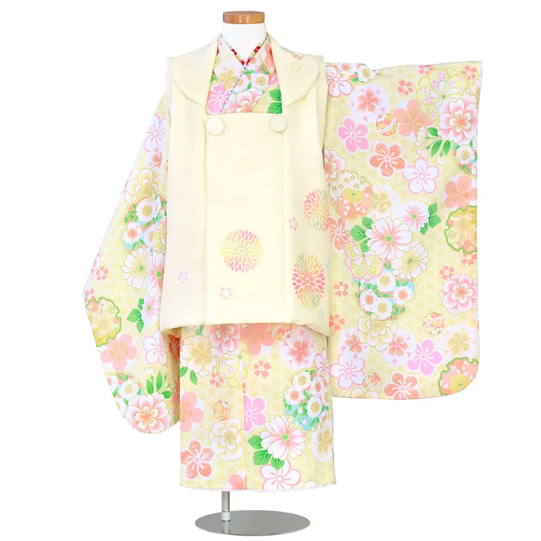 KAGURA》 クリーム地に桜と雪輪、アイボリーの被布コートセット
