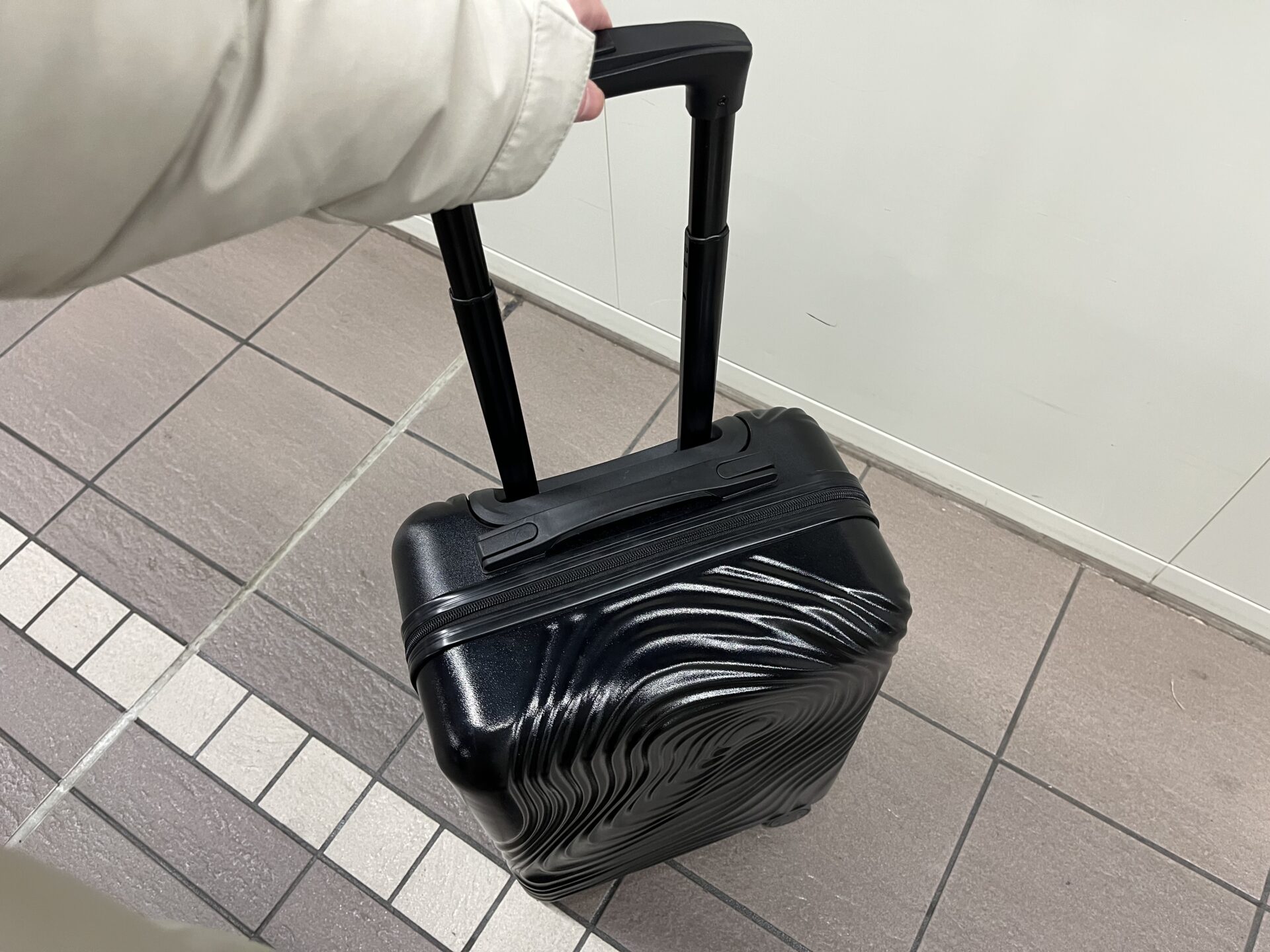 ZARAのスーツケースを徹底レビュー！【90%はデザイン代】 - リファイン