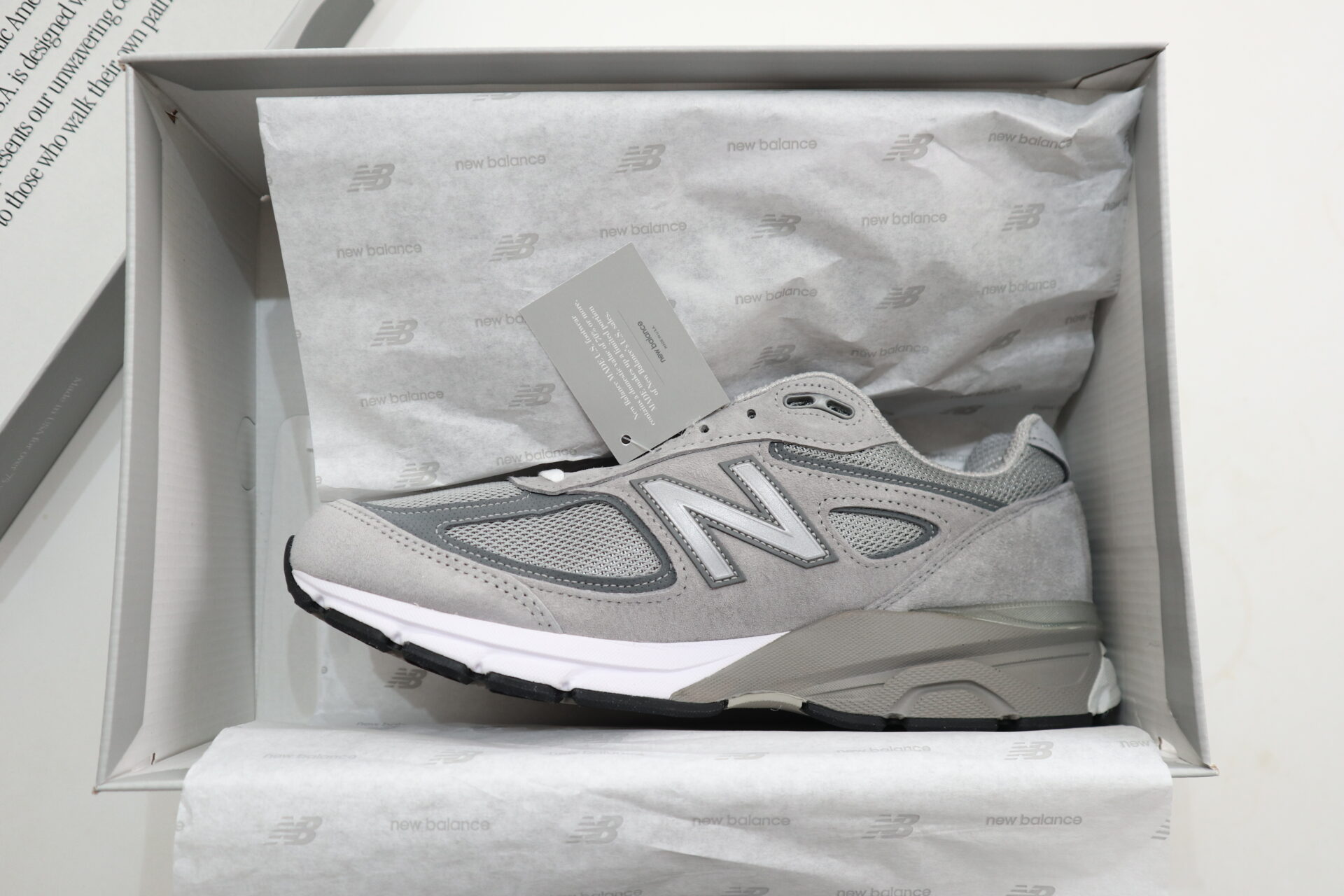 ニューバランス Made in USA「990 v4」を徹底レビュー | サイズ選びの