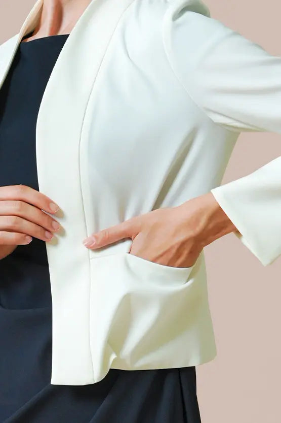 スマートストレッチ】ボレロ丈ジャケット（裏地なし）– kay me