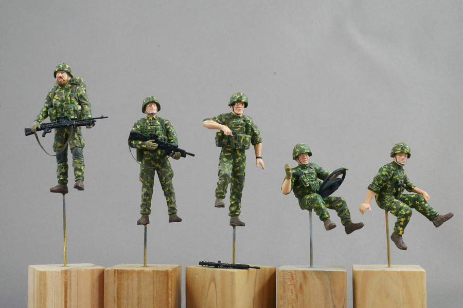 イギリス現用歩兵5体 中東・フル装備・車上乗車シーン マスター