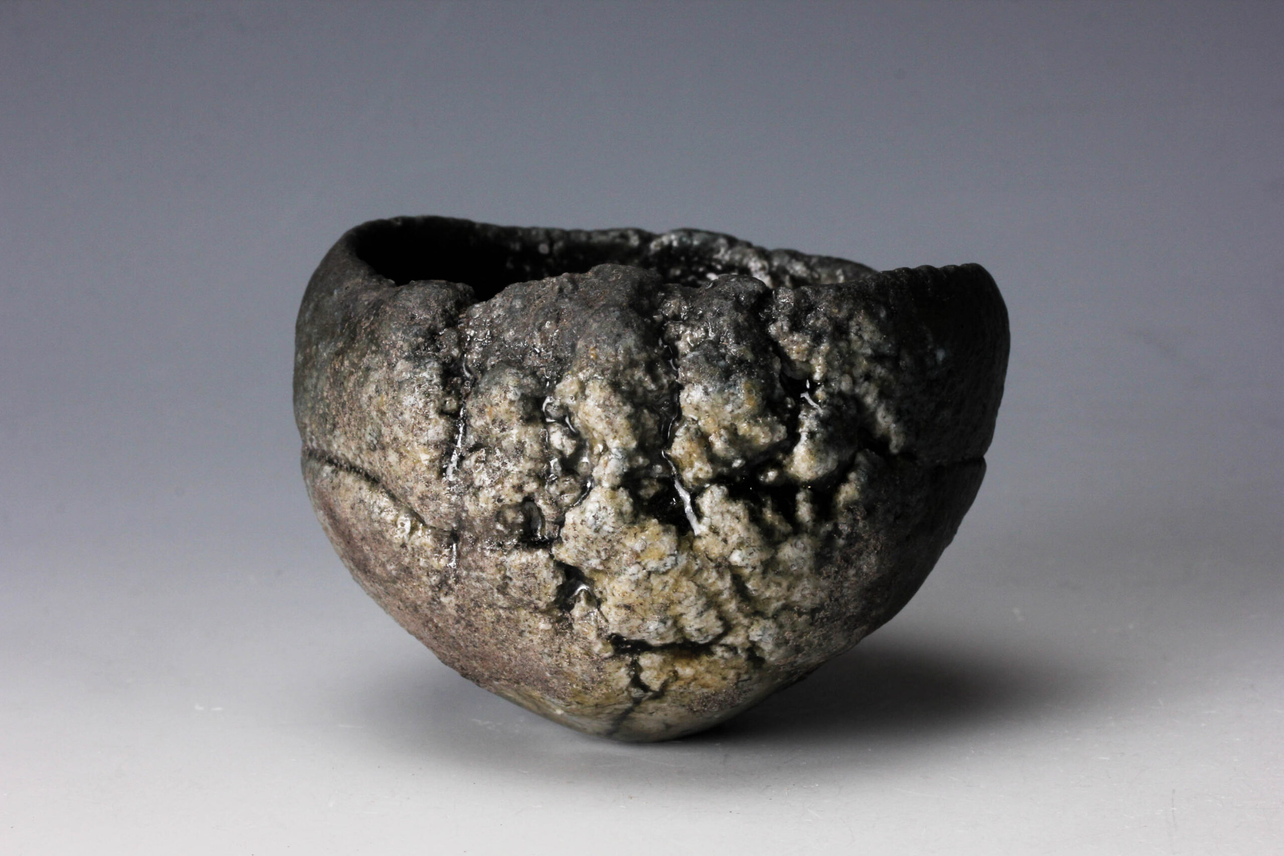 伊勢崎晃一朗 引出黒酒呑 | 古美術佳香