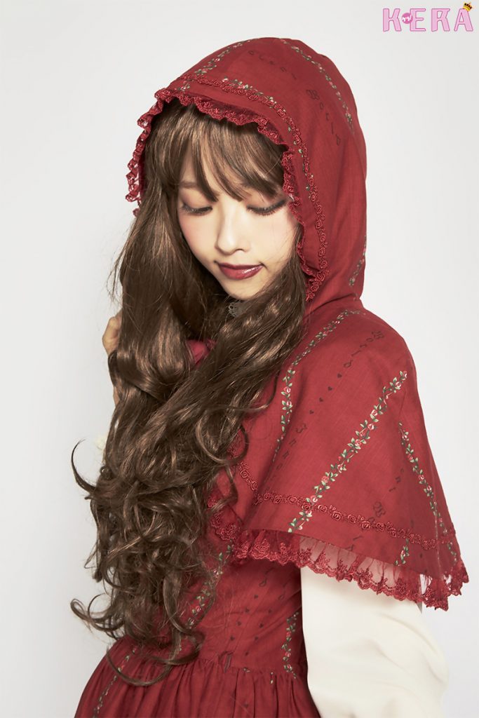 人気ブランドが贈る、真冬のラブリーコーデ♡ フードケープで冬の赤