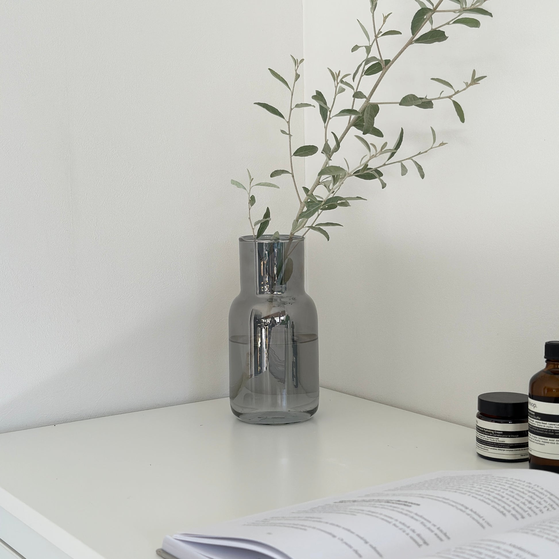 フラワーベース｜スモークグレーミドルベース - territory