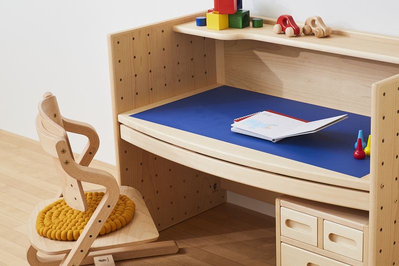 自分の机だからやる気が育つ リビングに置きたい「フォルミオ」の