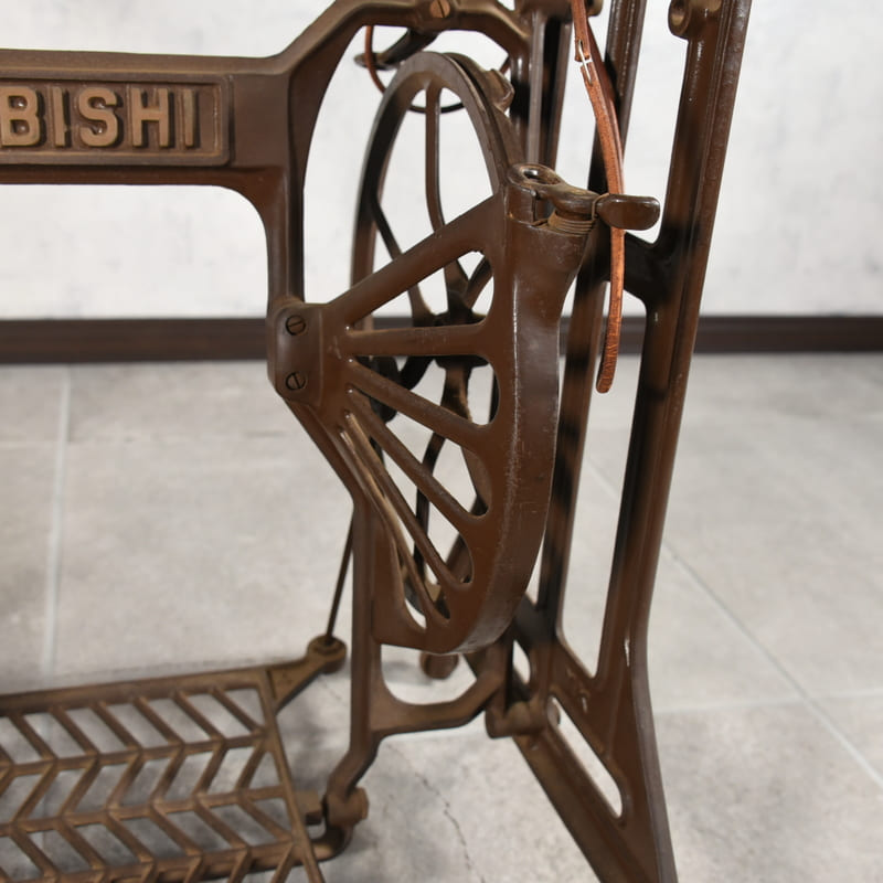 三菱 足踏みミシン / SM-14 – 神戸アンティークウェアハウス