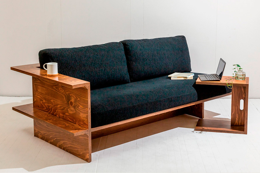 国産東濃檜層材を使った木製のソファ