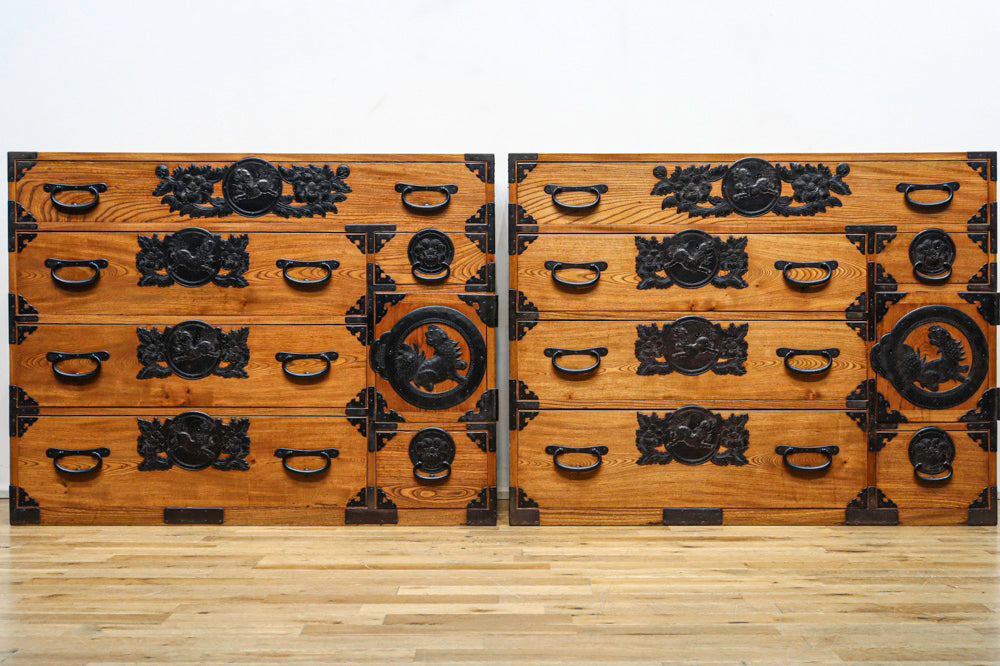 唐獅子牡丹の装飾金具が凛々しい仙台衣裳箪笥 BB1953a-MT – 古福庵